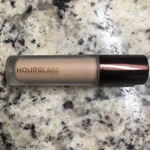 Hourglass veil retouching fluid NWOT